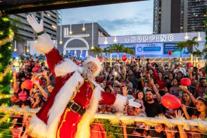 Caravana da Coca-Cola parte do DF Plaza Shopping e promete encantar o público com magia natalina
