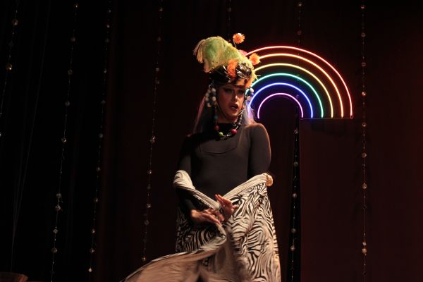 Peça inspirada na boate New Aquarius volta em cartaz no Sesc